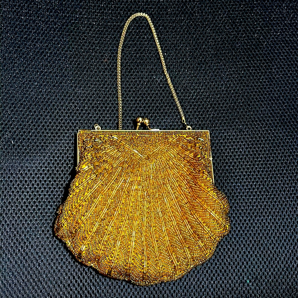 Vintage 1950'S Walborg GOLD Hand BEADED CLAM SHELL CLUTCH Gold TONE CHAIN STRAP